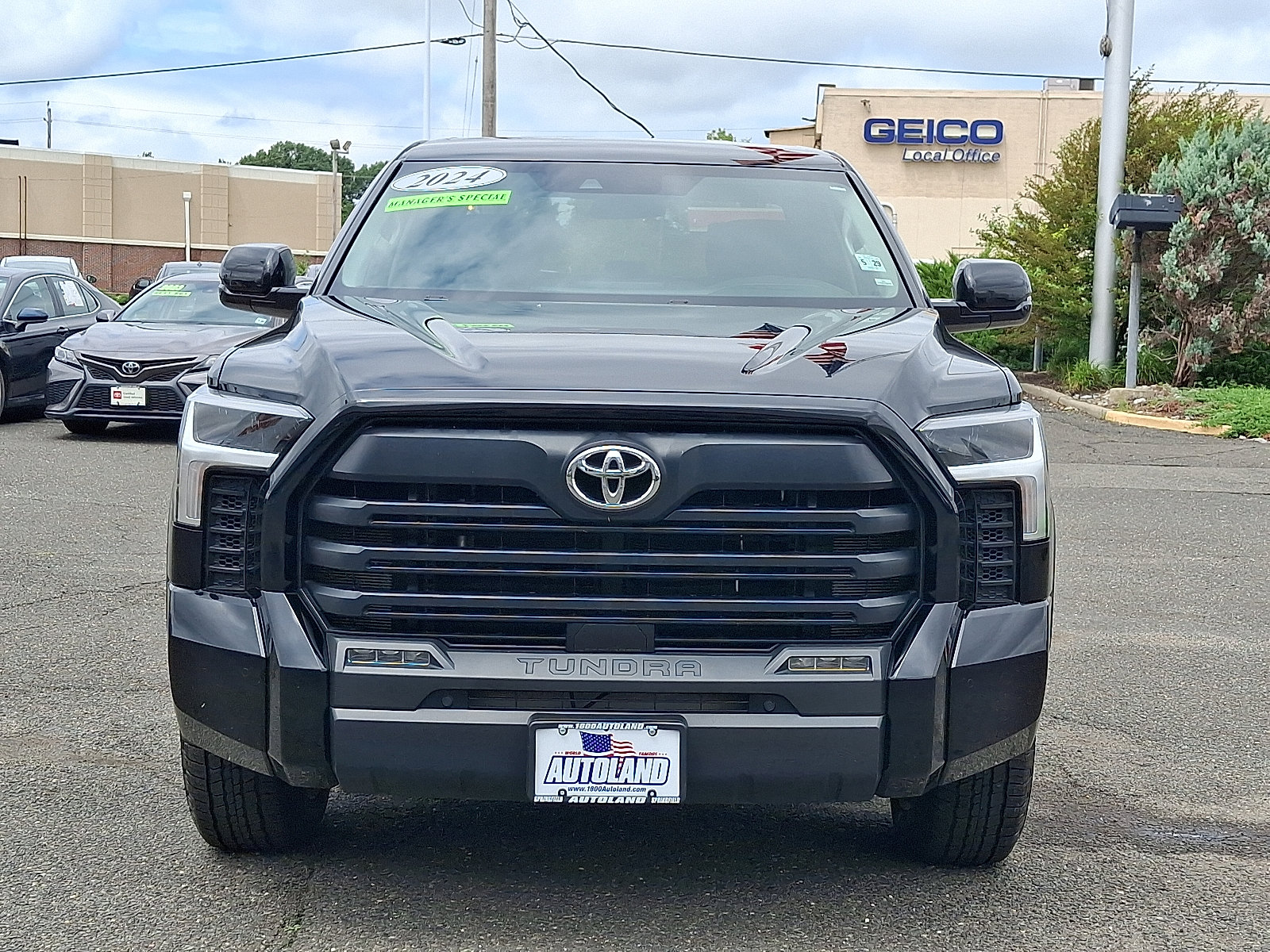 Used 2024 Toyota Tundra SR5 w/ SR5 Convenience Package AWD/4WD image 2