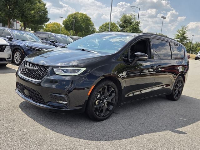 Used 2026 Chrysler Pacifica Limited w/ S Appearance Package FWD image 4