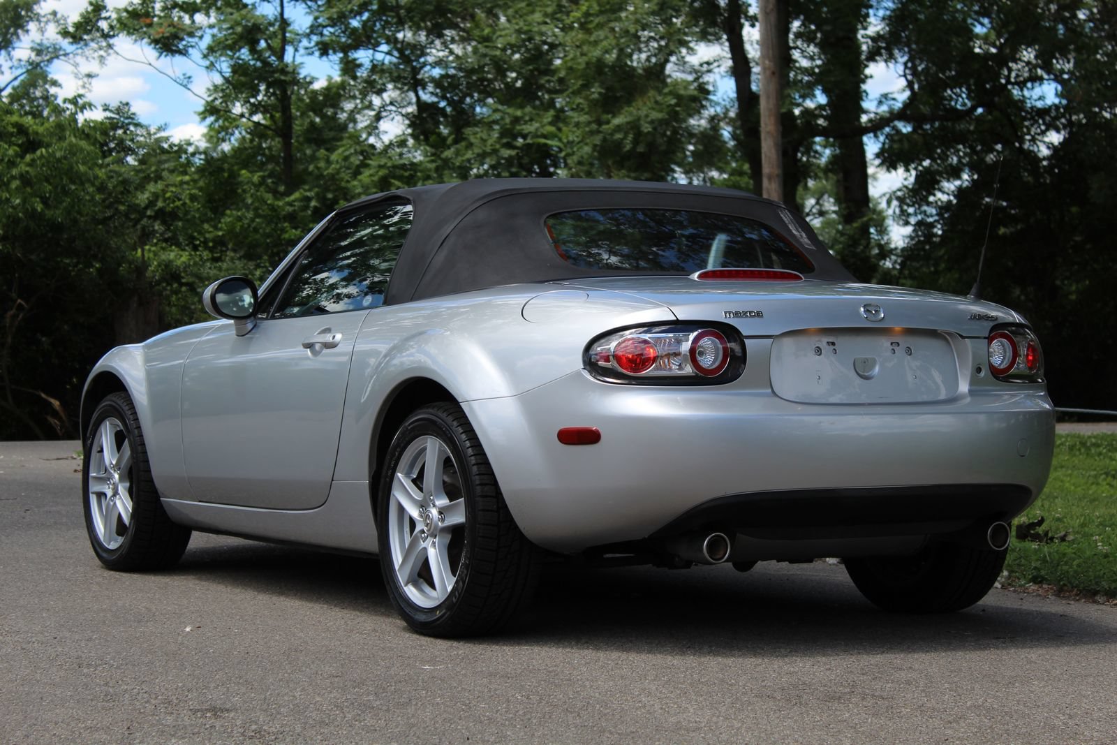Used 2006 MAZDA MX-5 Miata Touring RWD image 5