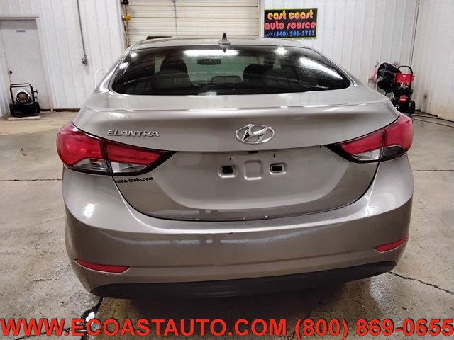 Used 2015 Hyundai Elantra SE w/ Option Group 02 FWD image 8
