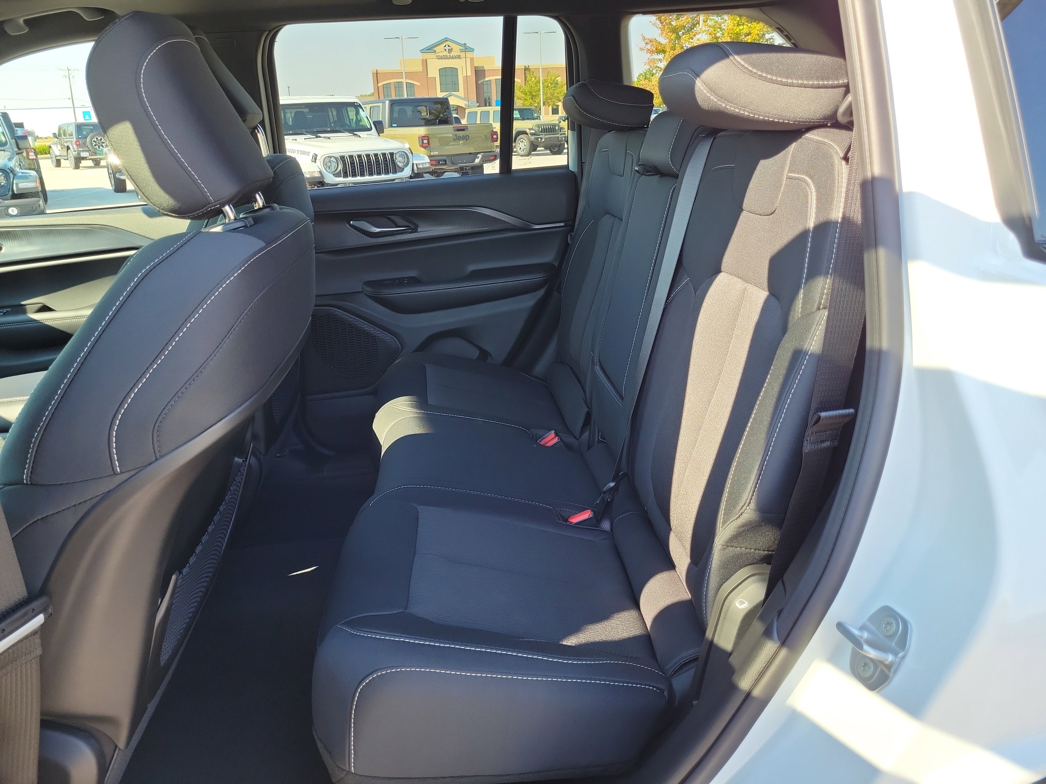 New 2025 Jeep Grand Cherokee Laredo X image 11