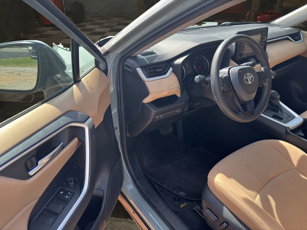 Used 2021 Toyota RAV4 XLE w/ Convenience Package AWD/4WD image 17