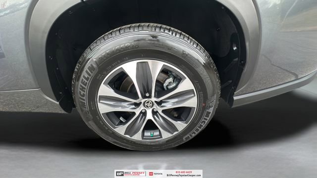 Used 2025 Toyota Highlander XLE image 19
