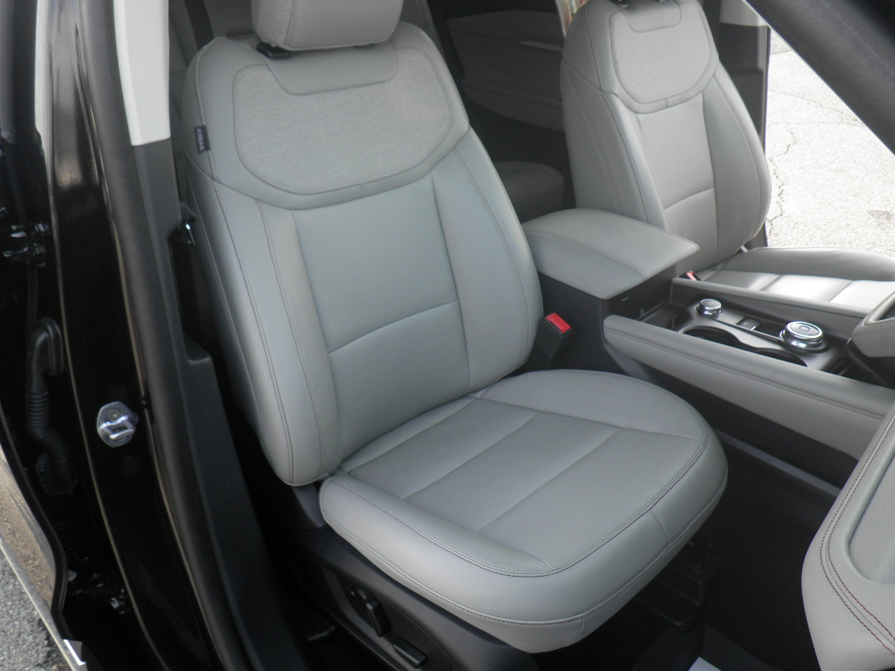 Certified 2025 Ford Explorer Active w/ Active Comfort Package image 24