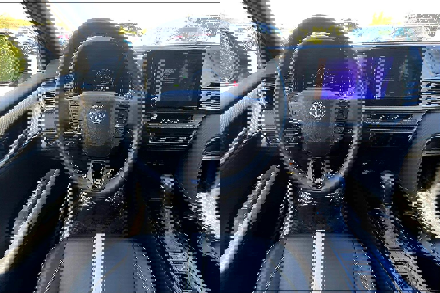 Used 2025 Toyota Camry SE image 5