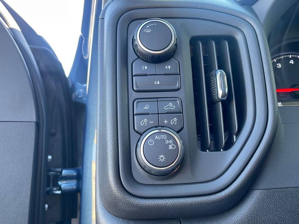 Certified 2025 Chevrolet Silverado 2500 Custom w/ Custom Value Package image 24