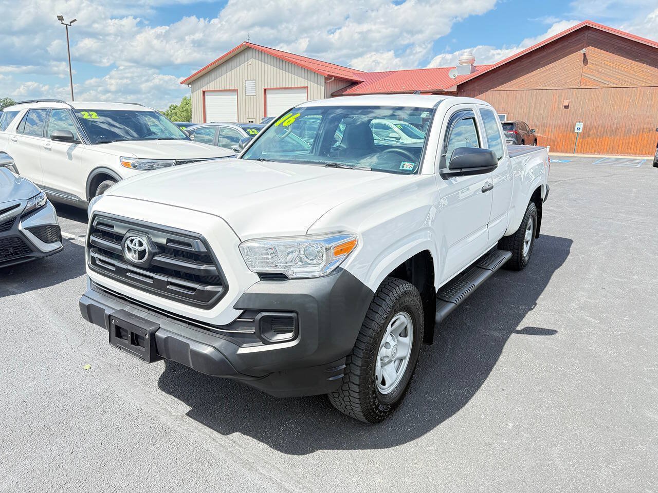 Used 2016 Toyota Tacoma SR AWD/4WD image 2