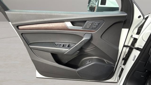 Used 2024 Audi Q5 2.0T Premium w/ Convenience Package image 17