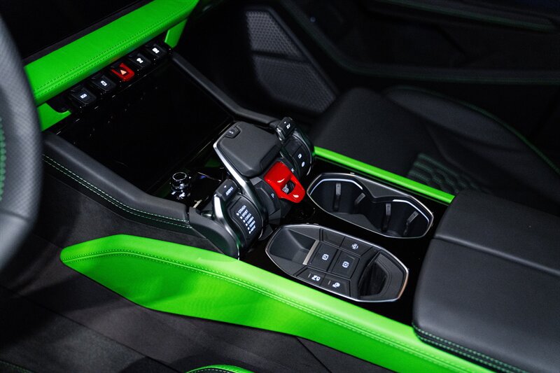 Used 2025 Lamborghini Urus SE AWD/4WD image 13