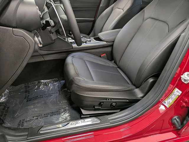 Used 2025 Alfa Romeo Giulia w/ Driving Assist Package RWD image 12