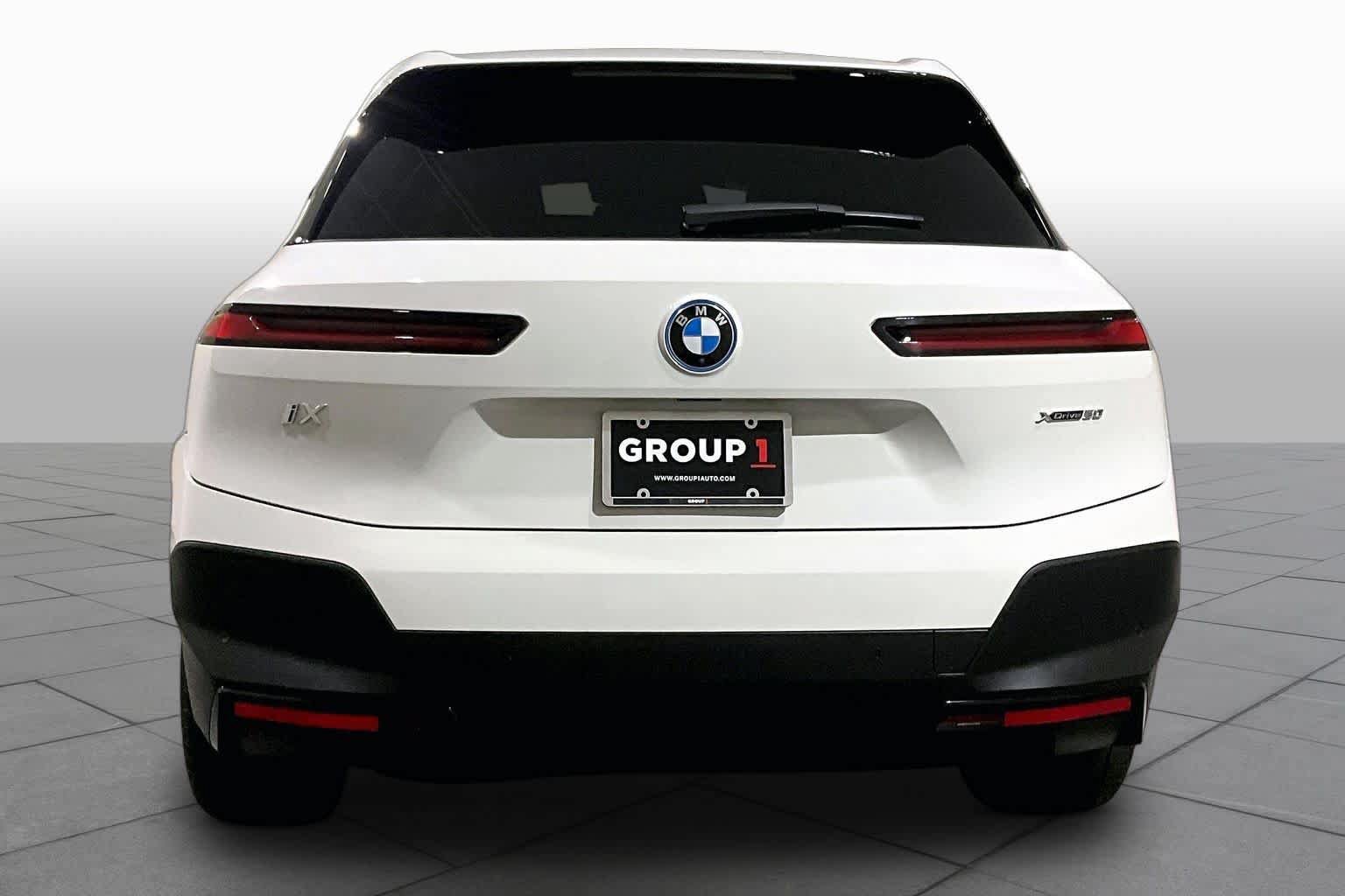 Used 2024 BMW iX xDrive50 AWD/4WD image 4