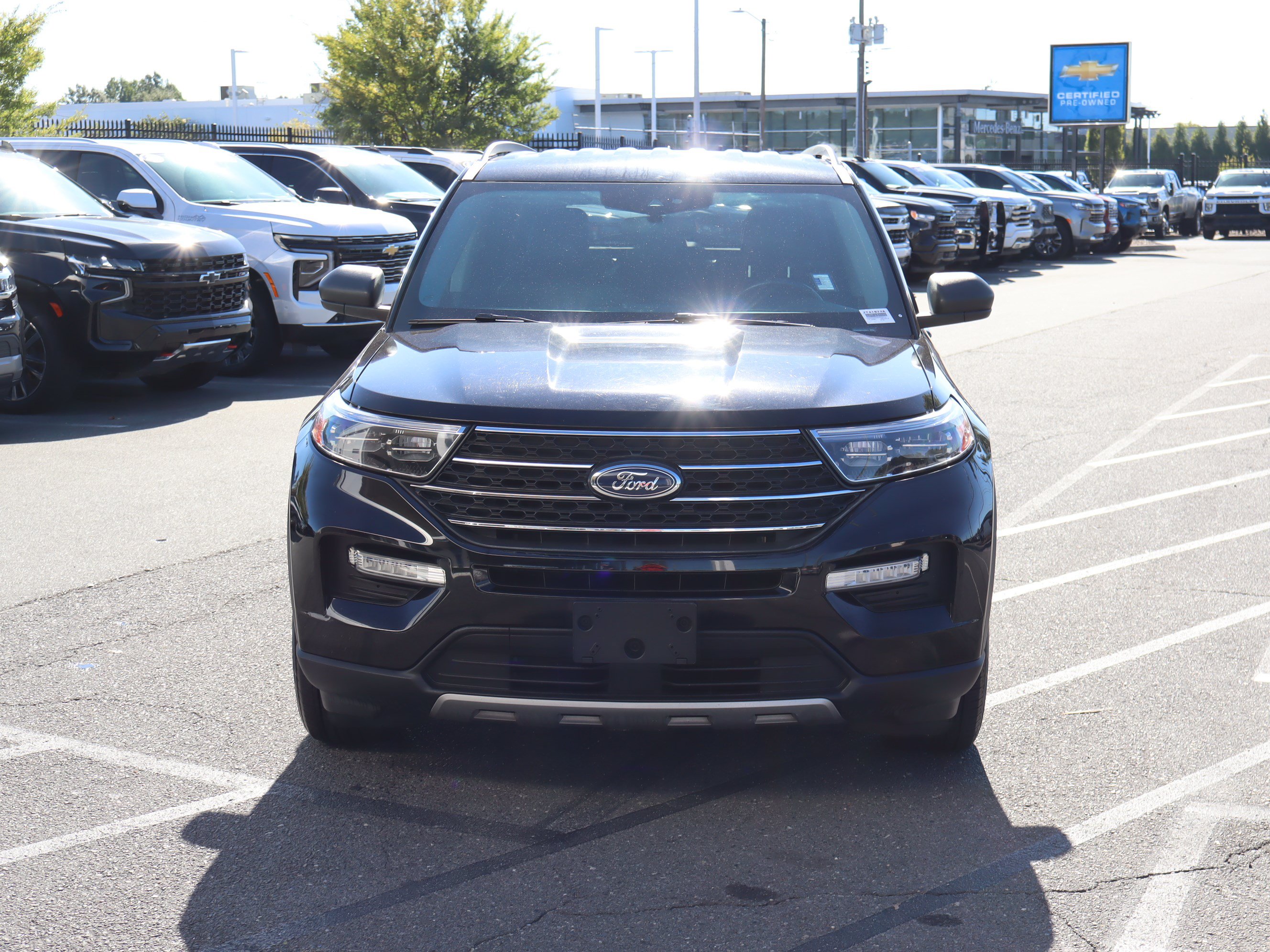 Used 2023 Ford Explorer XLT w/ Equipment Group 202A AWD/4WD image 3