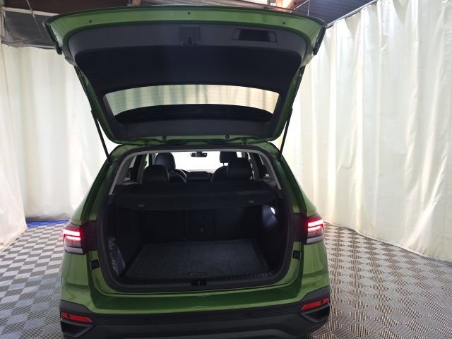 Used 2025 Volkswagen Taos SE image 36