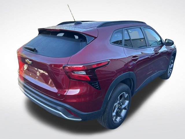 Used 2025 Chevrolet Trax LT w/ LT Convenience Package image 2