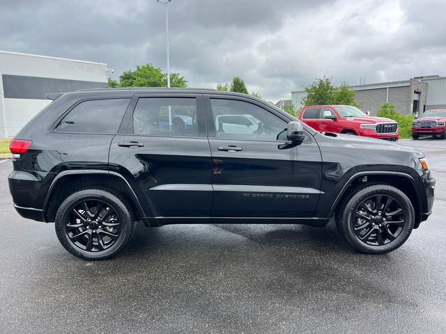 Certified 2022 Jeep Grand Cherokee Laredo X AWD/4WD image 9
