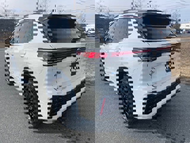 New 2025 Volkswagen Tiguan SE R-Line image 4