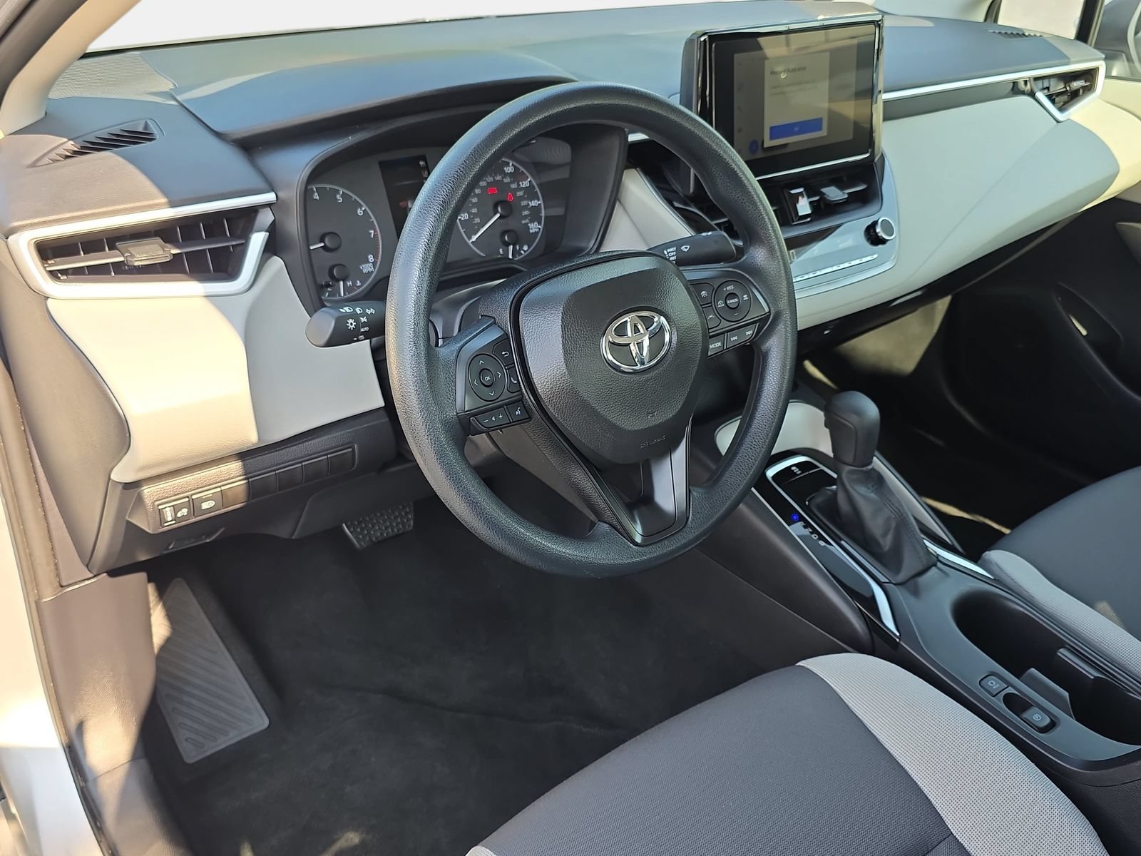 Used 2025 Toyota Corolla LE FWD image 15