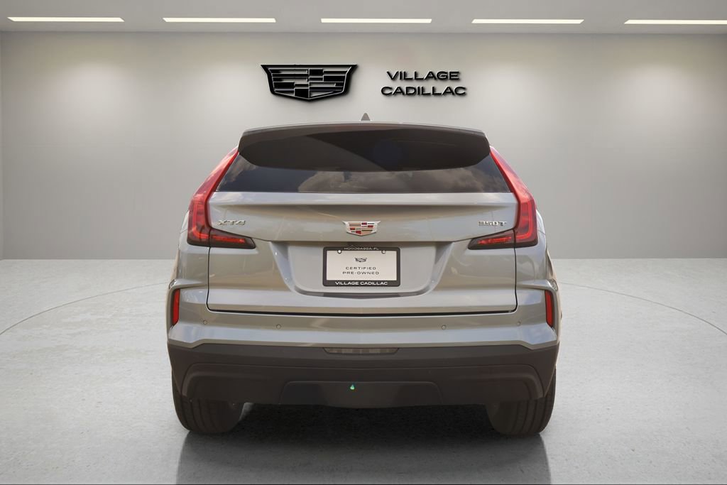 Used 2024 Cadillac XT4 Luxury w/ Cold Weather Package FWD image 4
