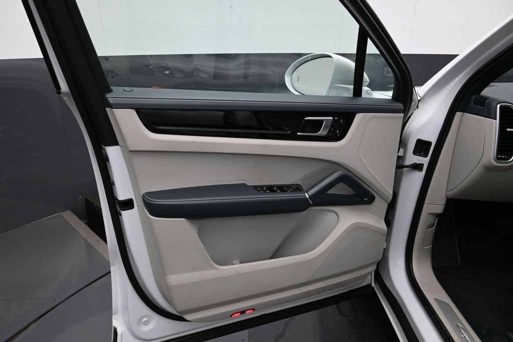 Certified 2023 Porsche Cayenne AWD/4WD image 8