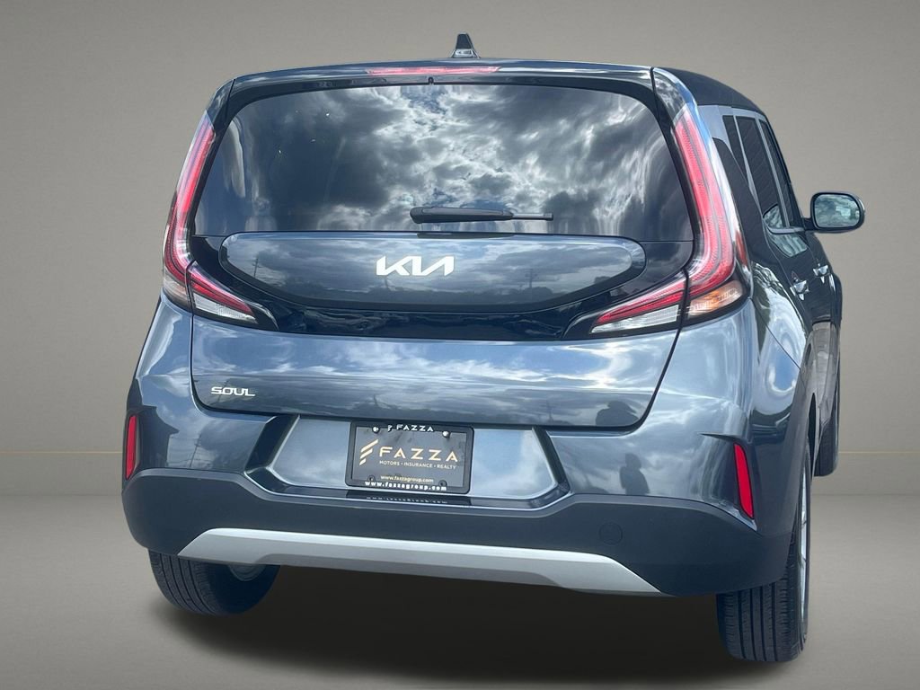 Used 2025 Kia Soul LX w/ LX Technology Package FWD image 5