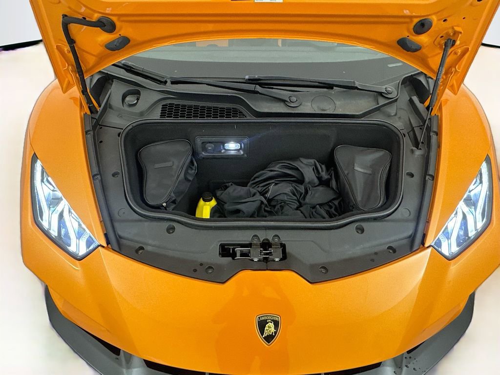Used 2020 Lamborghini Huracan EVO image 27