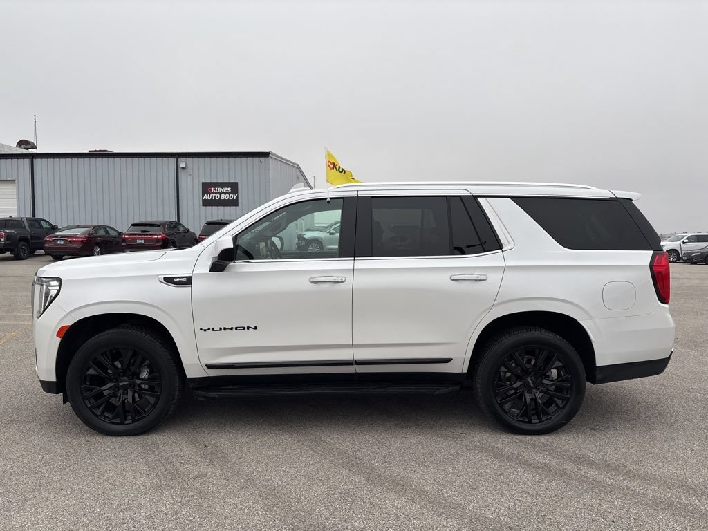 Used 2023 GMC Yukon SLT AWD/4WD image 9