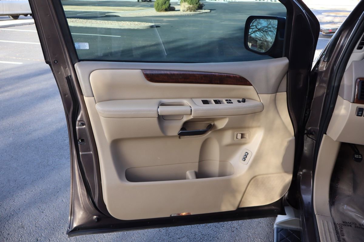 Used 2014 Nissan Armada Platinum w/ 2nd Row Captain Seat Package image 25