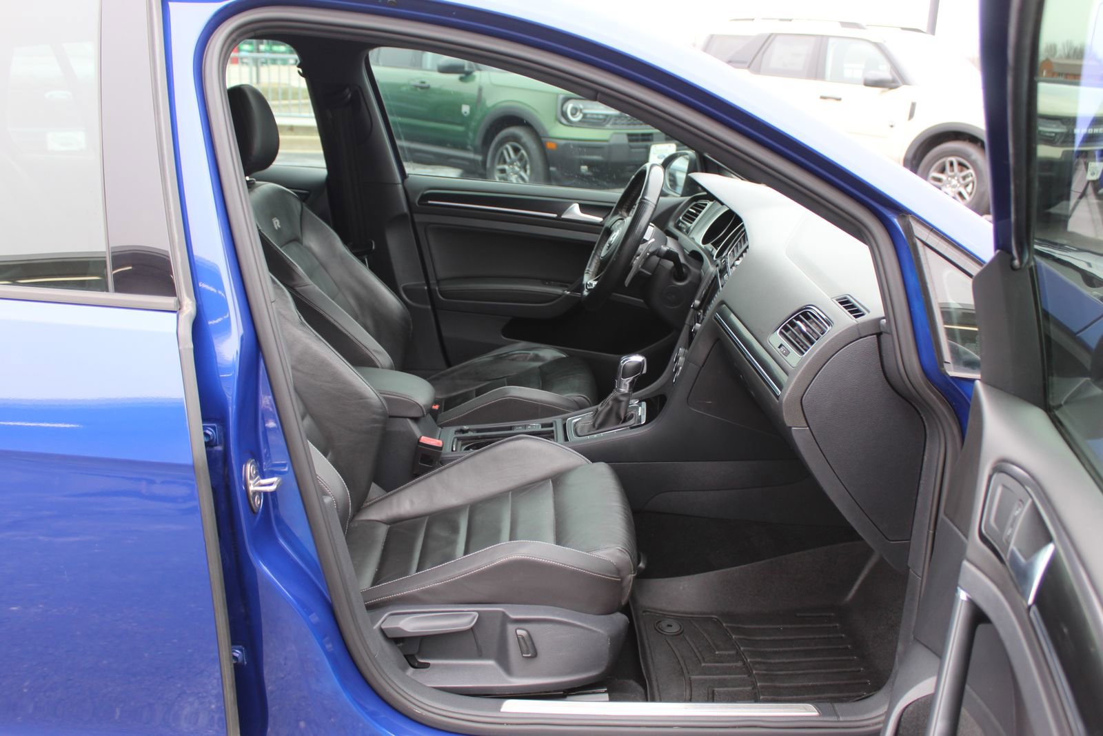 Used 2015 Volkswagen Golf R R image 12