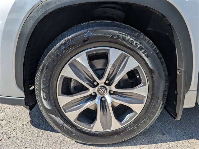 Used 2022 Toyota Highlander XLE image 22