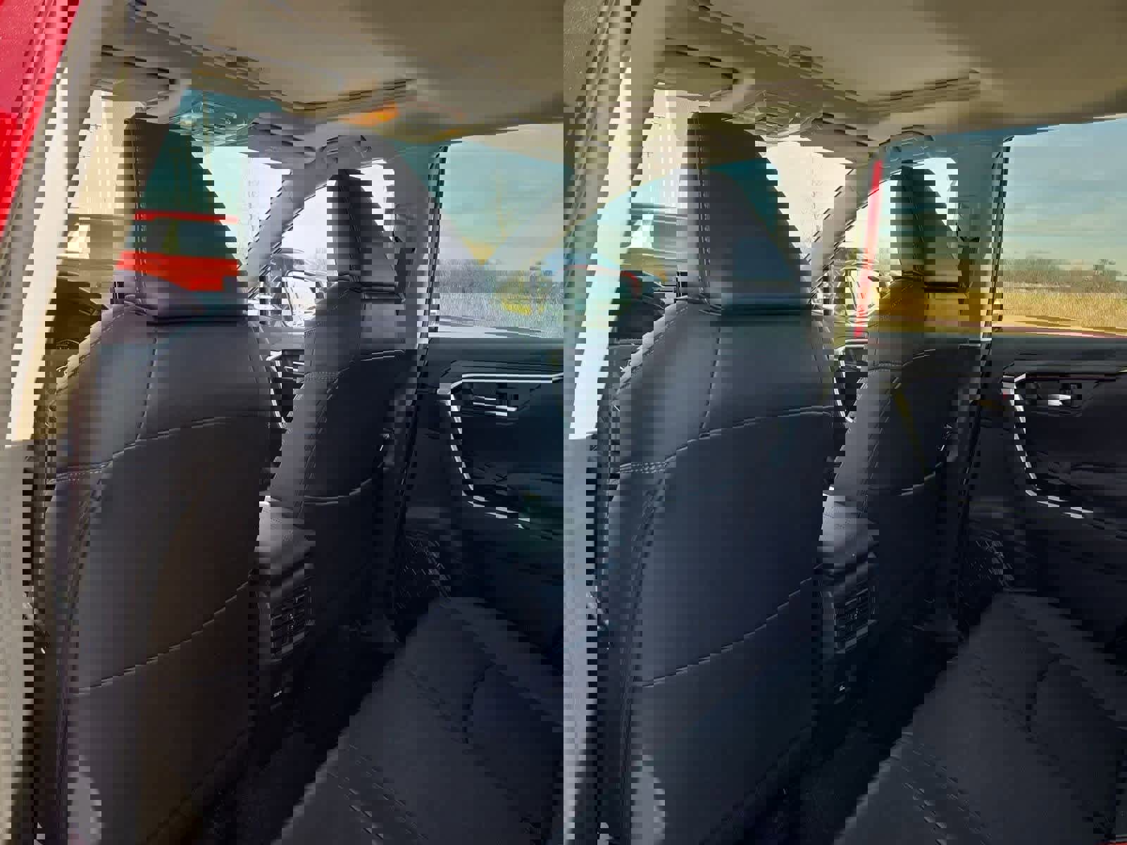 Used 2021 Toyota RAV4 XLE Premium image 18