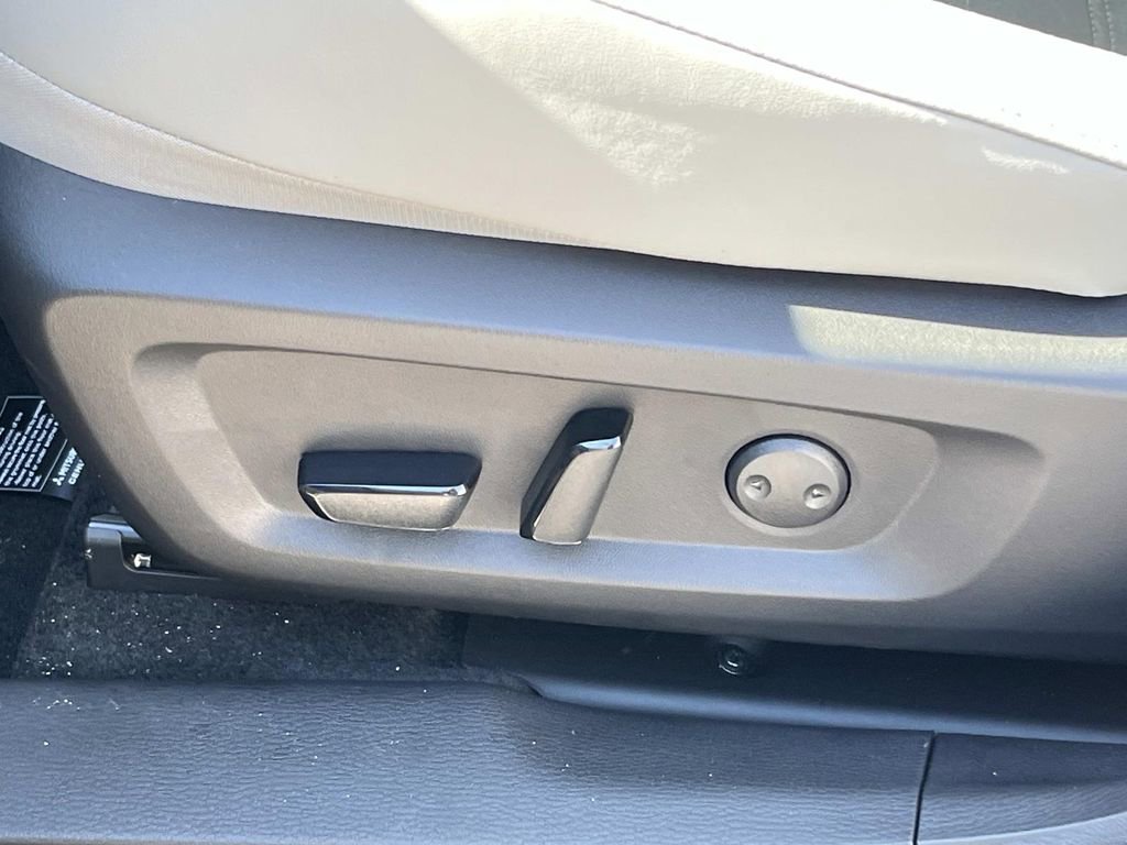 New 2026 Mitsubishi Outlander SE image 10