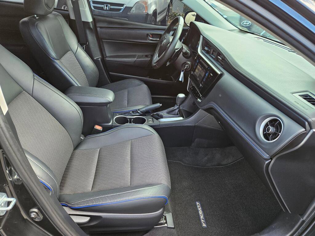 Used 2017 Toyota Corolla SE w/ Carpet Mat Package (TMS) image 10