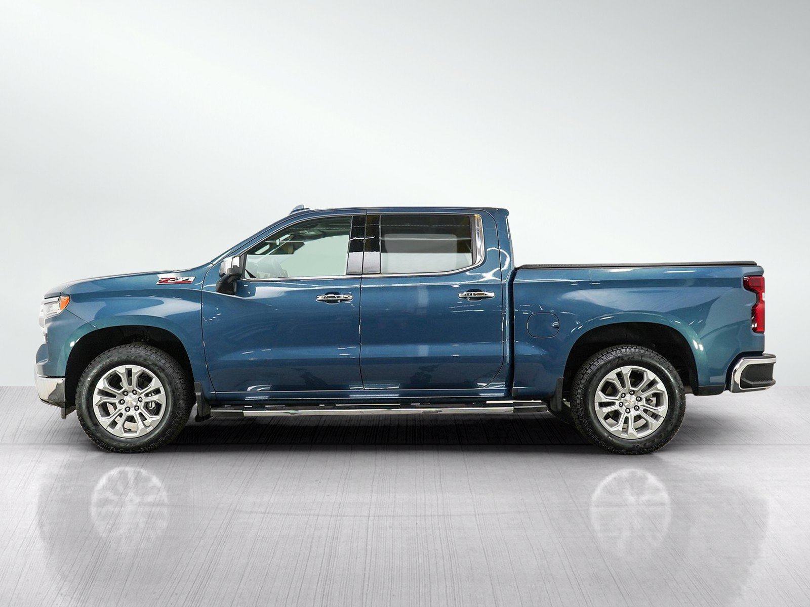 Used 2024 Chevrolet Silverado 1500 LTZ w/ LTZ Premium Package AWD/4WD image 2