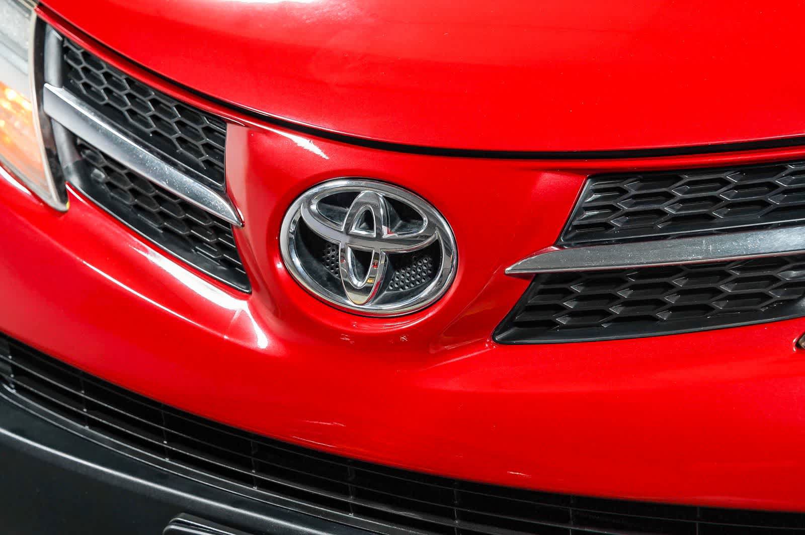 Used 2014 Toyota RAV4 XLE w/ Preferred Accessory Package FWD image 8