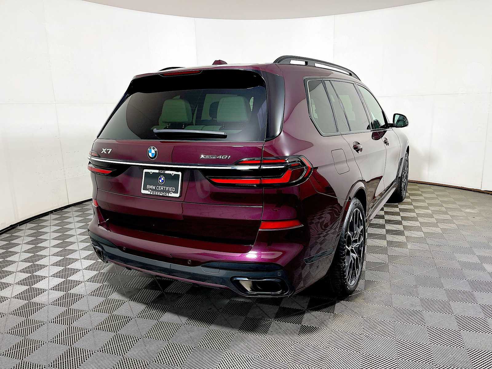Certified 2023 BMW X7 xDrive40i w/ M Sport Package image 5