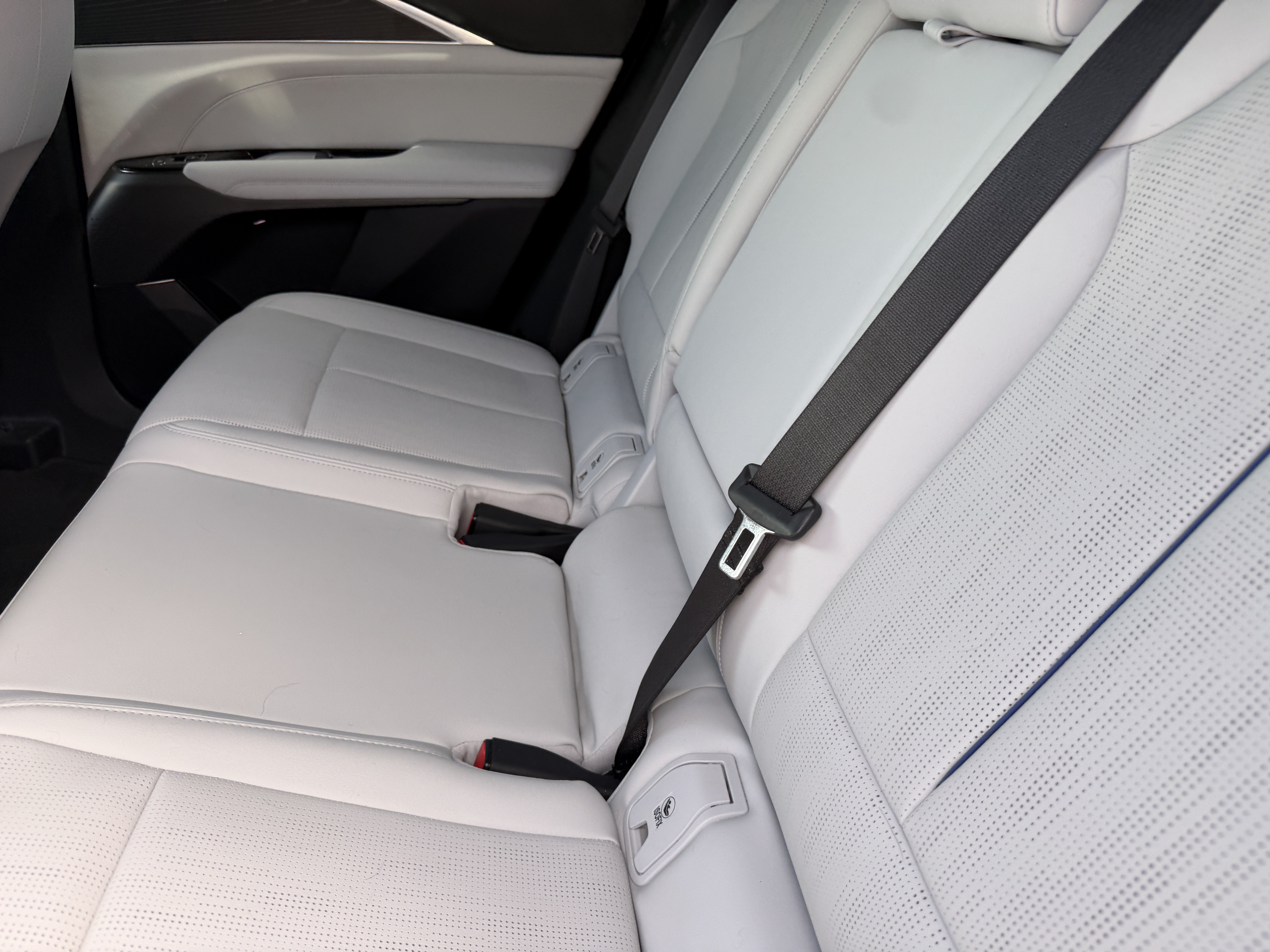 Certified 2024 Cadillac Lyriq Luxury AWD/4WD image 17