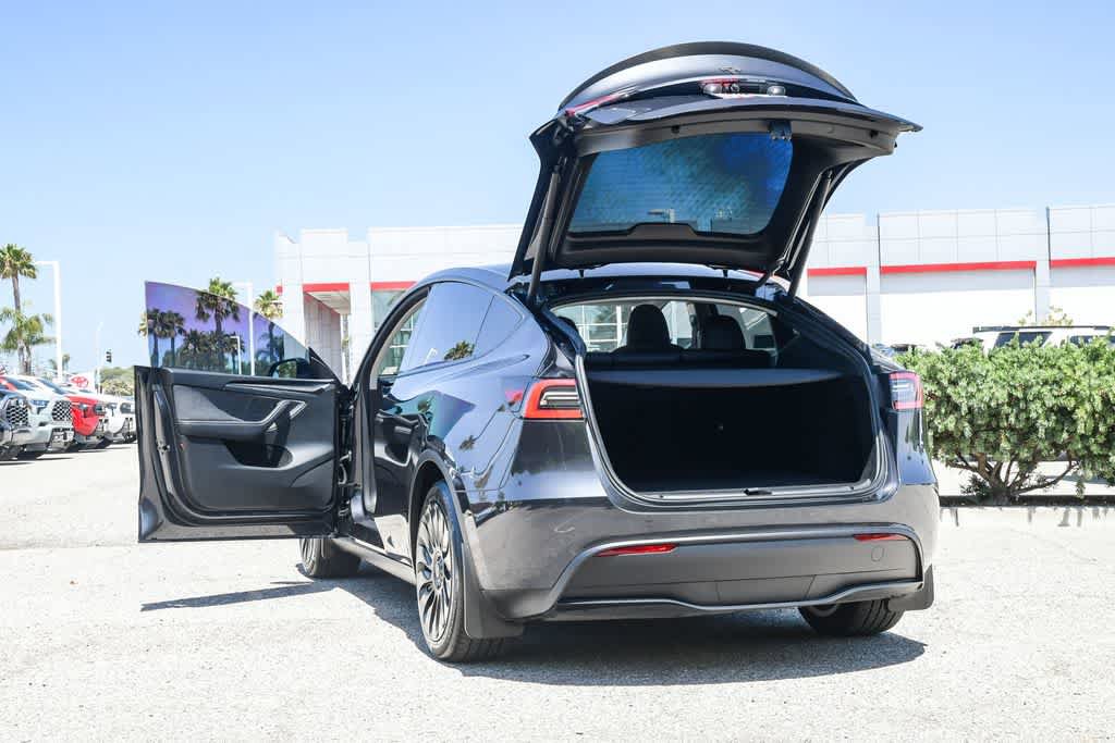 Used 2024 Tesla Model Y 2WD image 25