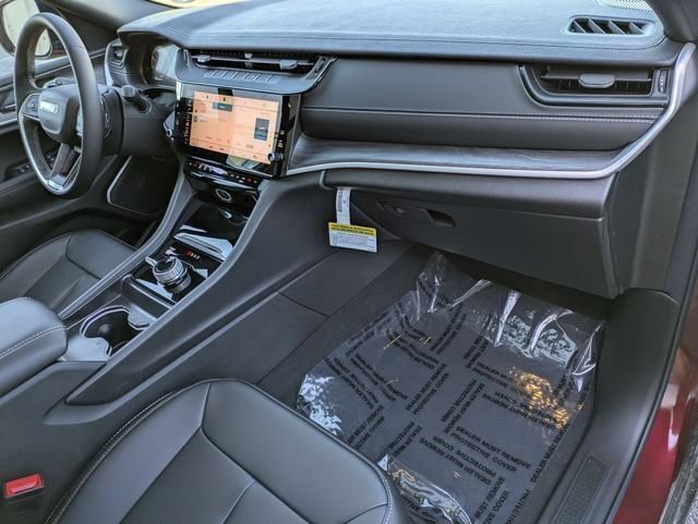 New 2026 Jeep Grand Cherokee Limited w/ Limited Altitude Package AWD/4WD image 34