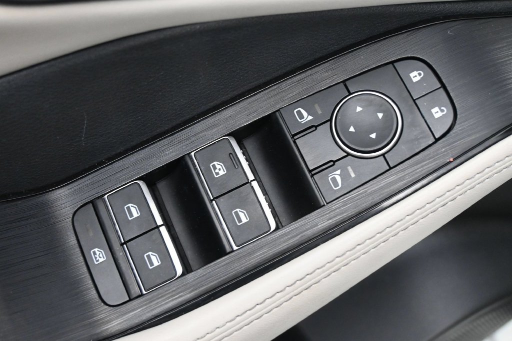 Used 2023 Nissan Rogue SL w/ SL Premium Package FWD image 4