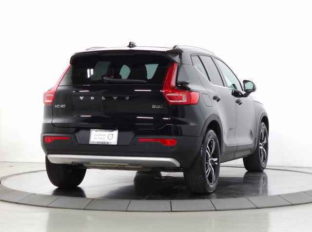 Certified 2025 Volvo XC40 B5 Core image 11