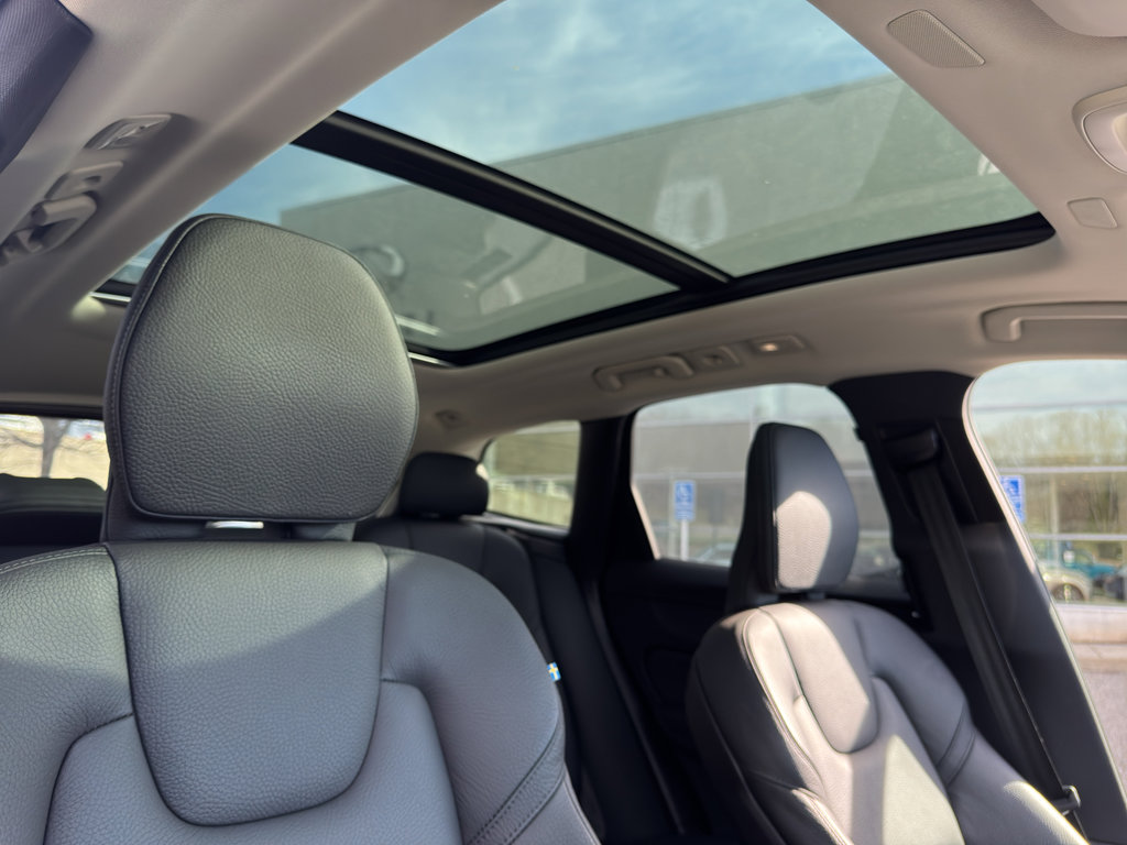 Certified 2025 Volvo XC60 B5 Plus image 16