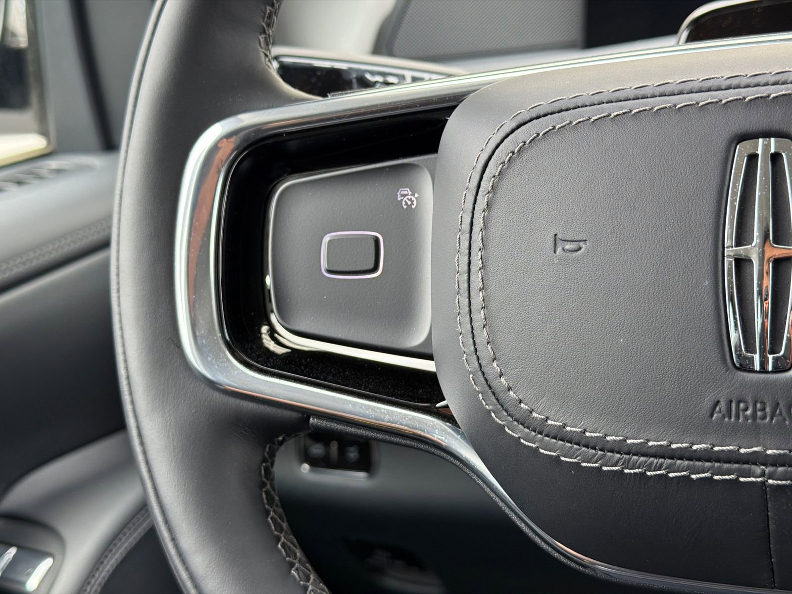 New 2026 Lincoln Navigator L Premier image 23