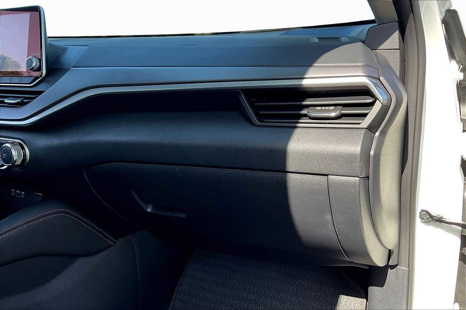 Used 2024 Nissan Altima 2.5 SR image 17