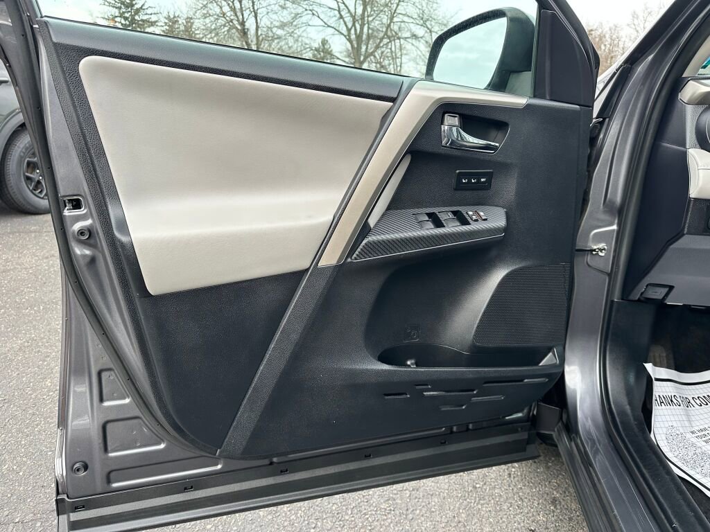 Used 2015 Toyota RAV4 Limited image 9