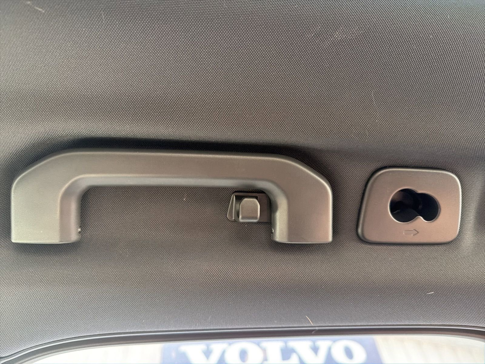 Certified 2025 Volvo XC60 T8 Plus w/ Protection Package Premier image 82