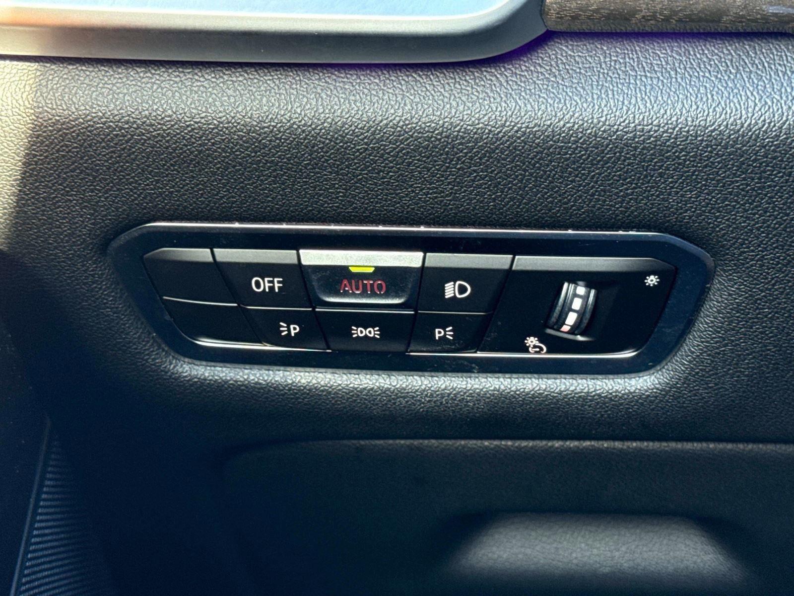 Used 2022 BMW X5 xDrive45e w/ Parking Assistance Package AWD/4WD image 34