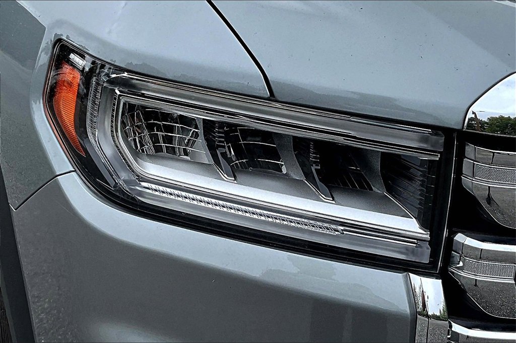 Certified 2023 GMC Acadia SLE w/ Driver Convenience Package image 26