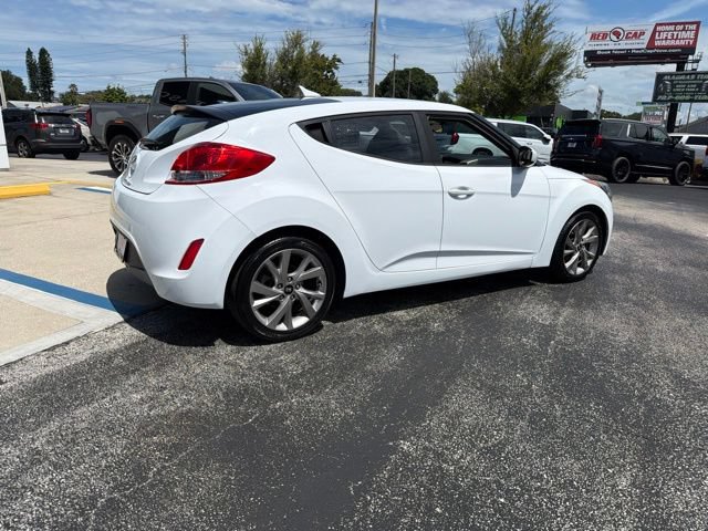 Used 2017 Hyundai Veloster FWD image 8