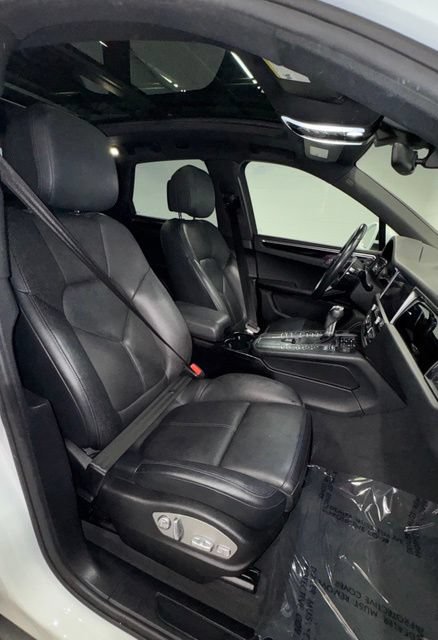 Used 2019 Porsche Macan AWD/4WD image 17