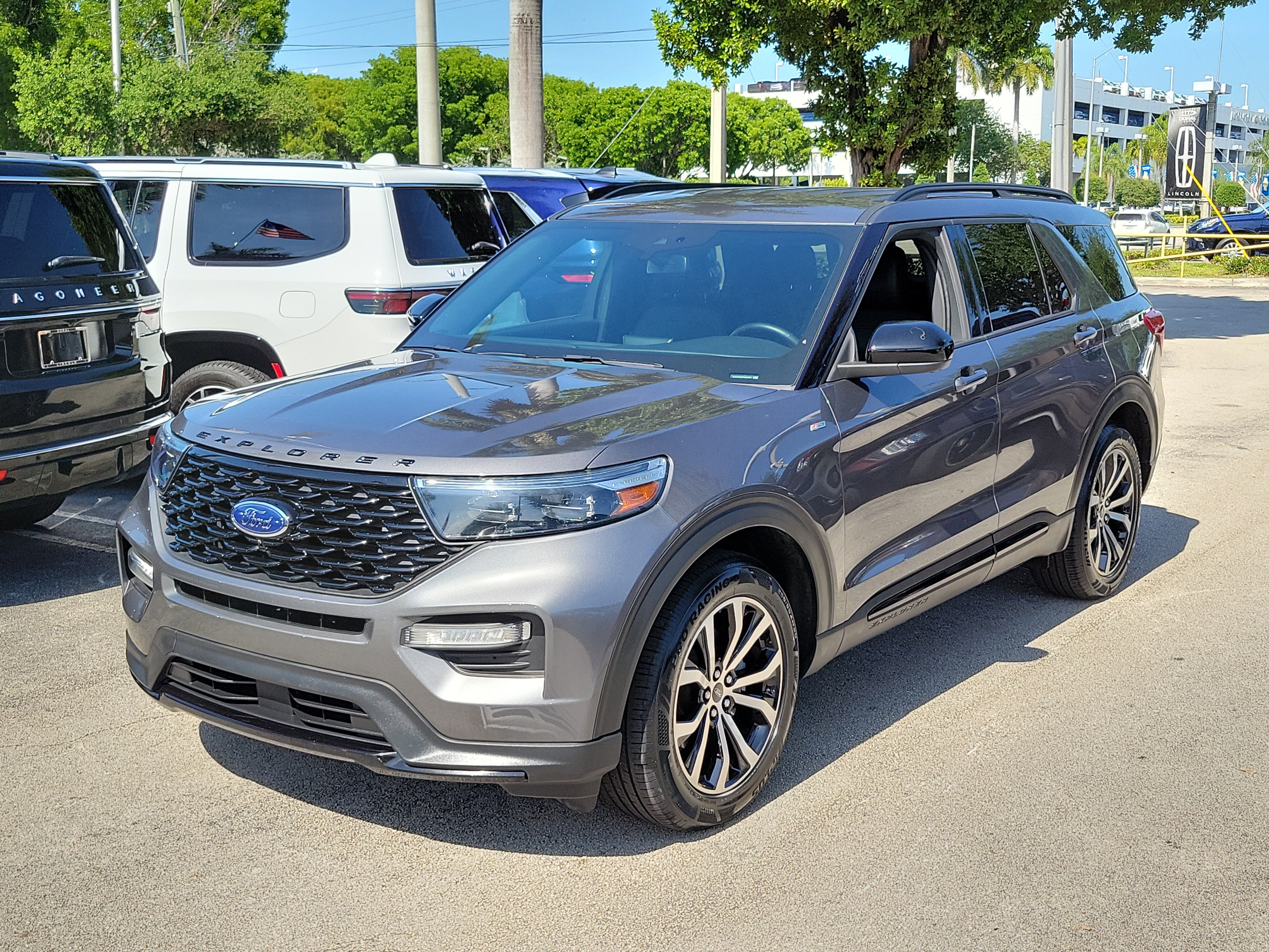 Used 2023 Ford Explorer ST-Line w/ Class IV Trailer Tow Package RWD image 3